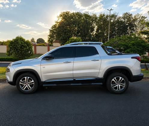 FIAT TORO 2.0 16V TURBO DIESEL VOLCANO 4WD AT9 FIAT TORO 2.0 16V TURBO DIESEL VOLCANO 4WD AT9